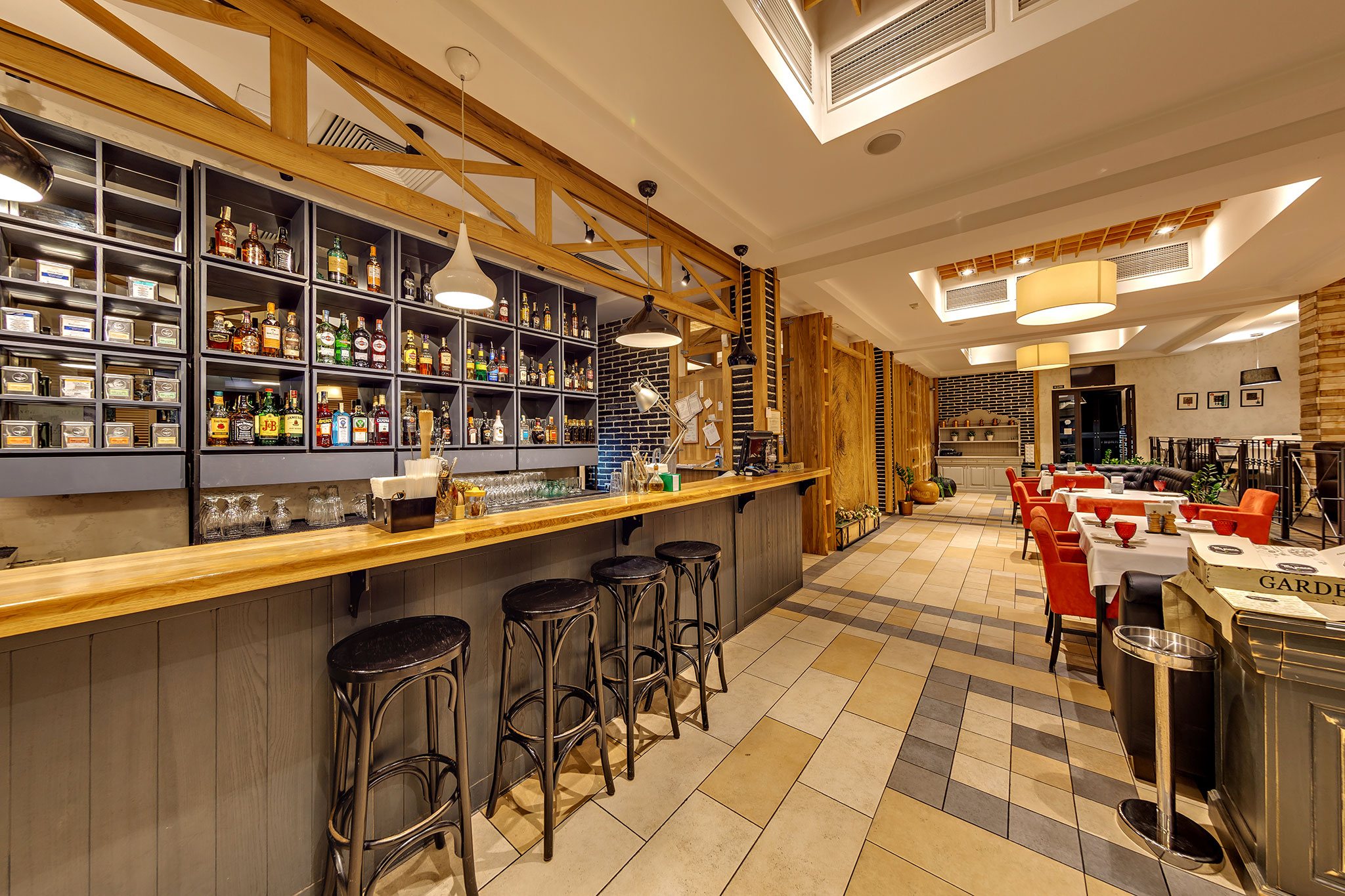 Sala restaurantului Mi Piace